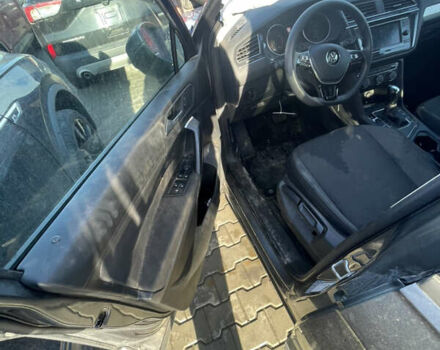 Чорний Фольксваген Тігуан, об'ємом двигуна 2 л та пробігом 79 тис. км за 11500 $, фото 7 на Automoto.ua