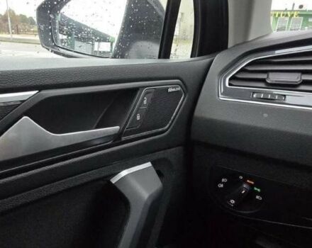 Чорний Фольксваген Тігуан, об'ємом двигуна 0 л та пробігом 82 тис. км за 13600 $, фото 9 на Automoto.ua