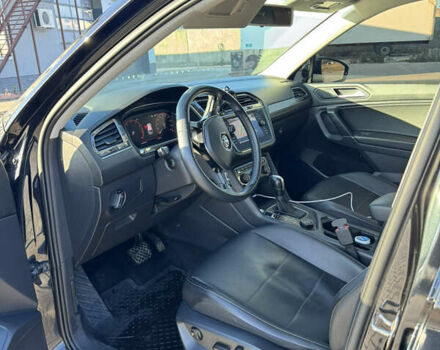 Черный Фольксваген Тигуан, объемом двигателя 2 л и пробегом 160 тыс. км за 21000 $, фото 6 на Automoto.ua