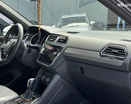 Черный Фольксваген Тигуан, объемом двигателя 2 л и пробегом 53 тыс. км за 24590 $, фото 36 на Automoto.ua