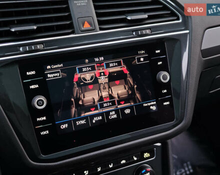 Черный Фольксваген Тигуан, объемом двигателя 2 л и пробегом 177 тыс. км за 32999 $, фото 40 на Automoto.ua