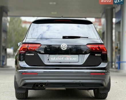 Черный Фольксваген Тигуан, объемом двигателя 1.97 л и пробегом 61 тыс. км за 26999 $, фото 5 на Automoto.ua