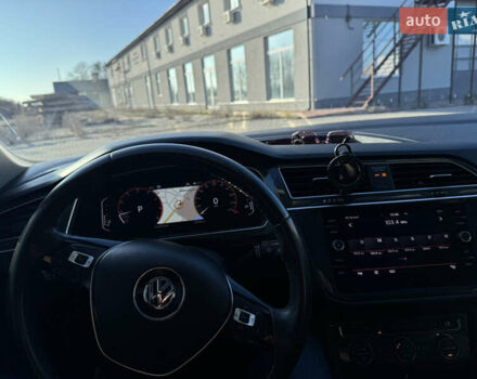 Черный Фольксваген Тигуан, объемом двигателя 2 л и пробегом 160 тыс. км за 21000 $, фото 17 на Automoto.ua
