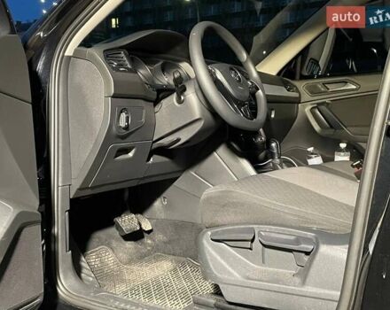 Черный Фольксваген Тигуан, объемом двигателя 2 л и пробегом 107 тыс. км за 19900 $, фото 7 на Automoto.ua