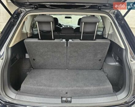 Черный Фольксваген Тигуан, объемом двигателя 2 л и пробегом 106 тыс. км за 18999 $, фото 11 на Automoto.ua