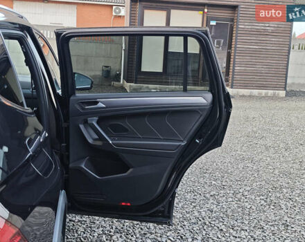 Черный Фольксваген Тигуан, объемом двигателя 2 л и пробегом 177 тыс. км за 32999 $, фото 64 на Automoto.ua