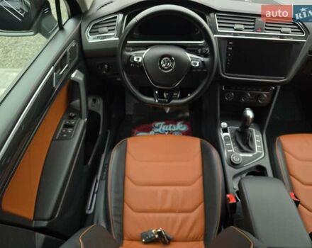 Черный Фольксваген Тигуан, объемом двигателя 2 л и пробегом 199 тыс. км за 31000 $, фото 92 на Automoto.ua
