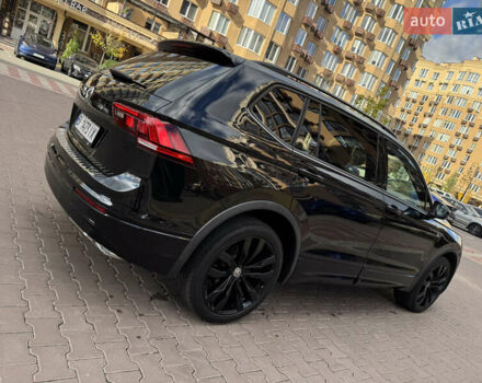 Черный Фольксваген Тигуан, объемом двигателя 2 л и пробегом 93 тыс. км за 23000 $, фото 2 на Automoto.ua