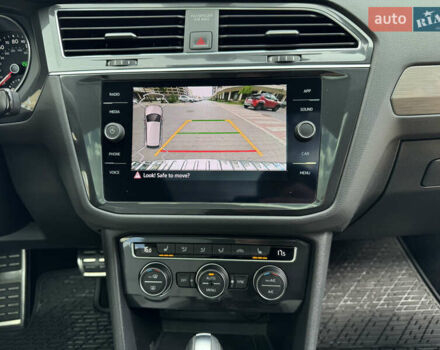 Черный Фольксваген Тигуан, объемом двигателя 2 л и пробегом 93 тыс. км за 23000 $, фото 27 на Automoto.ua