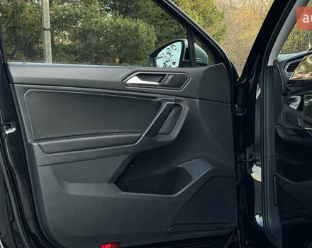 Черный Фольксваген Тигуан, объемом двигателя 2 л и пробегом 170 тыс. км за 18799 $, фото 53 на Automoto.ua