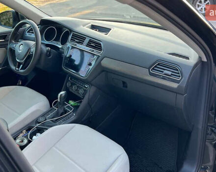 Чорний Фольксваген Тігуан, об'ємом двигуна 1.98 л та пробігом 41 тис. км за 22500 $, фото 14 на Automoto.ua