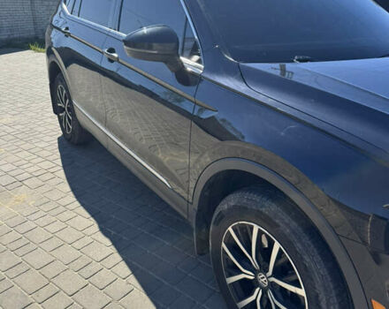 Чорний Фольксваген Тігуан, об'ємом двигуна 1.98 л та пробігом 130 тис. км за 21500 $, фото 2 на Automoto.ua