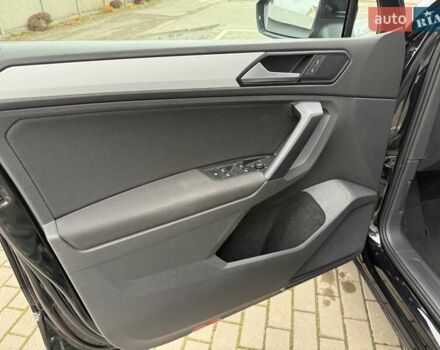 Чорний Фольксваген Тігуан, об'ємом двигуна 2 л та пробігом 228 тис. км за 26900 $, фото 27 на Automoto.ua