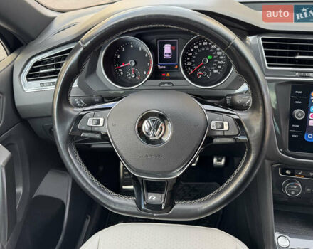 Черный Фольксваген Тигуан, объемом двигателя 2 л и пробегом 93 тыс. км за 23000 $, фото 26 на Automoto.ua