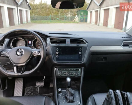 Черный Фольксваген Тигуан, объемом двигателя 2 л и пробегом 96 тыс. км за 16300 $, фото 4 на Automoto.ua