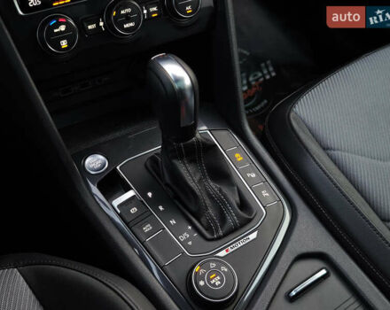 Черный Фольксваген Тигуан, объемом двигателя 2 л и пробегом 177 тыс. км за 32999 $, фото 52 на Automoto.ua