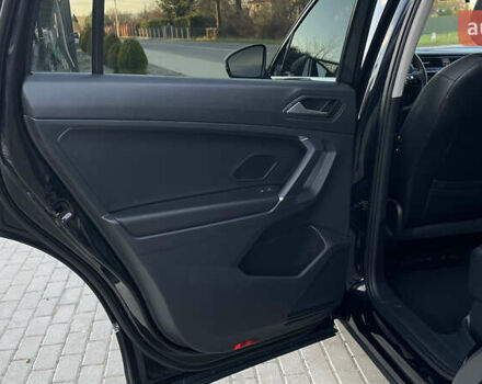 Черный Фольксваген Тигуан, объемом двигателя 2 л и пробегом 170 тыс. км за 18799 $, фото 62 на Automoto.ua