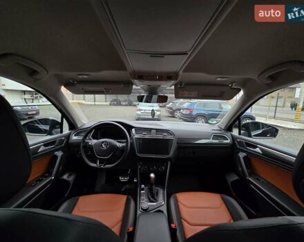 Черный Фольксваген Тигуан, объемом двигателя 2 л и пробегом 199 тыс. км за 31000 $, фото 91 на Automoto.ua