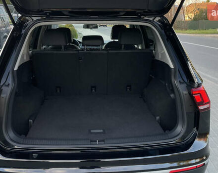 Черный Фольксваген Тигуан, объемом двигателя 2 л и пробегом 170 тыс. км за 18799 $, фото 50 на Automoto.ua