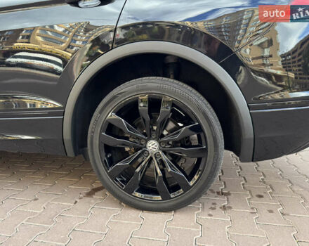 Черный Фольксваген Тигуан, объемом двигателя 2 л и пробегом 93 тыс. км за 23000 $, фото 40 на Automoto.ua