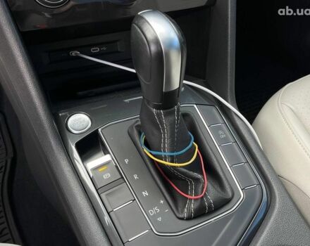 Черный Фольксваген Тигуан, объемом двигателя 2 л и пробегом 53 тыс. км за 24590 $, фото 22 на Automoto.ua