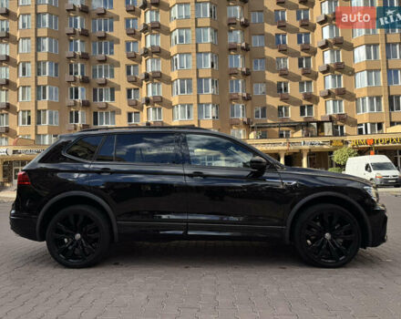 Черный Фольксваген Тигуан, объемом двигателя 2 л и пробегом 93 тыс. км за 23000 $, фото 17 на Automoto.ua