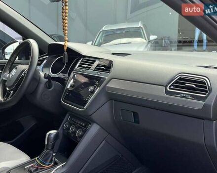 Черный Фольксваген Тигуан, объемом двигателя 2 л и пробегом 53 тыс. км за 24590 $, фото 36 на Automoto.ua