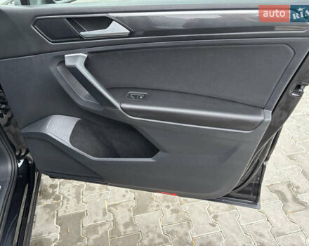 Черный Фольксваген Тигуан, объемом двигателя 2 л и пробегом 227 тыс. км за 24100 $, фото 23 на Automoto.ua