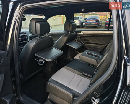 Черный Фольксваген Тигуан, объемом двигателя 2 л и пробегом 177 тыс. км за 32999 $, фото 58 на Automoto.ua