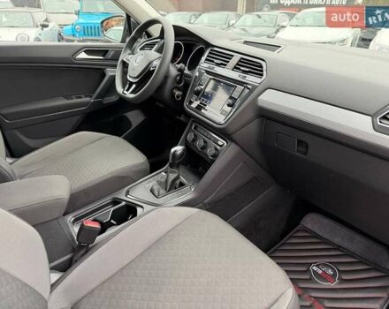 Чорний Фольксваген Тігуан, об'ємом двигуна 2 л та пробігом 129 тис. км за 17500 $, фото 17 на Automoto.ua