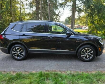 Черный Фольксваген Тигуан, объемом двигателя 2 л и пробегом 42 тыс. км за 17200 $, фото 3 на Automoto.ua