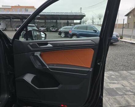 Черный Фольксваген Тигуан, объемом двигателя 2 л и пробегом 199 тыс. км за 31000 $, фото 104 на Automoto.ua