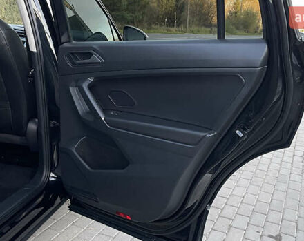 Черный Фольксваген Тигуан, объемом двигателя 2 л и пробегом 170 тыс. км за 18799 $, фото 69 на Automoto.ua