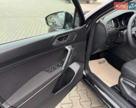 Черный Фольксваген Тигуан, объемом двигателя 2 л и пробегом 232 тыс. км за 14300 $, фото 16 на Automoto.ua