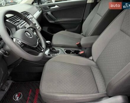 Чорний Фольксваген Тігуан, об'ємом двигуна 2 л та пробігом 129 тис. км за 17500 $, фото 11 на Automoto.ua