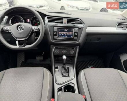 Чорний Фольксваген Тігуан, об'ємом двигуна 2 л та пробігом 129 тис. км за 17500 $, фото 23 на Automoto.ua