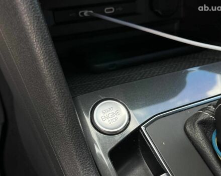 Черный Фольксваген Тигуан, объемом двигателя 2 л и пробегом 53 тыс. км за 24590 $, фото 23 на Automoto.ua