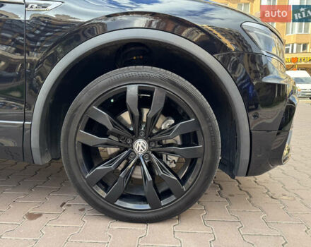 Черный Фольксваген Тигуан, объемом двигателя 2 л и пробегом 93 тыс. км за 23000 $, фото 39 на Automoto.ua