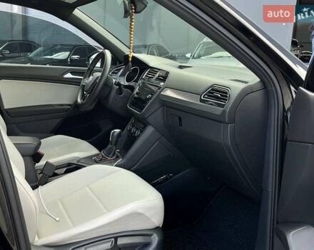 Черный Фольксваген Тигуан, объемом двигателя 2 л и пробегом 53 тыс. км за 24590 $, фото 33 на Automoto.ua