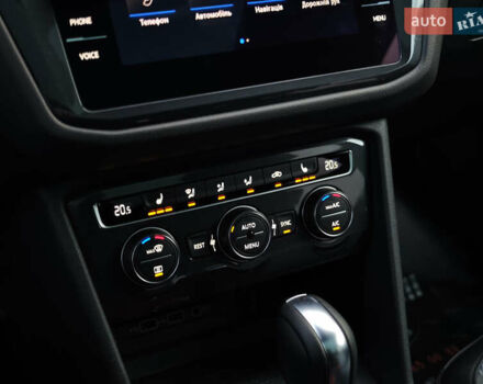 Черный Фольксваген Тигуан, объемом двигателя 2 л и пробегом 177 тыс. км за 32999 $, фото 50 на Automoto.ua