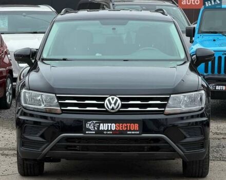 Чорний Фольксваген Тігуан, об'ємом двигуна 2 л та пробігом 129 тис. км за 17500 $, фото 3 на Automoto.ua