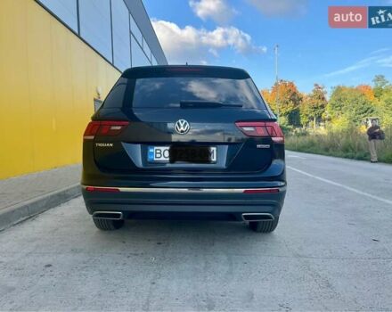 Черный Фольксваген Тигуан, объемом двигателя 2 л и пробегом 48 тыс. км за 20800 $, фото 2 на Automoto.ua