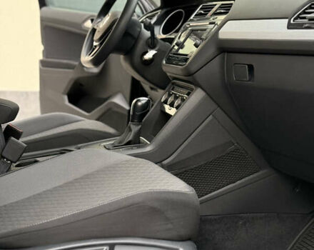 Черный Фольксваген Тигуан, объемом двигателя 1.98 л и пробегом 70 тыс. км за 17400 $, фото 32 на Automoto.ua