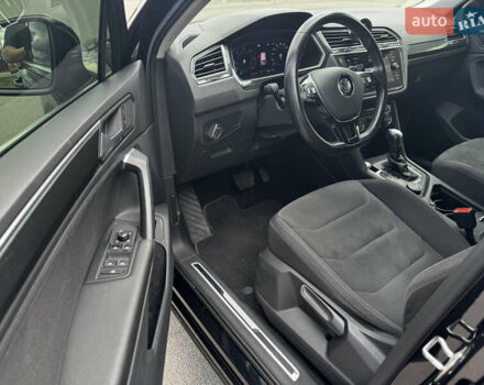 Чорний Фольксваген Тігуан, об'ємом двигуна 1.97 л та пробігом 115 тис. км за 31000 $, фото 8 на Automoto.ua