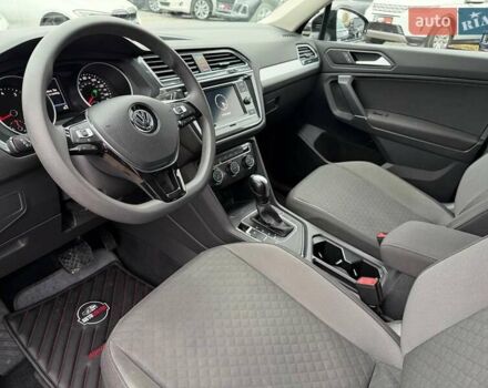 Чорний Фольксваген Тігуан, об'ємом двигуна 2 л та пробігом 129 тис. км за 17500 $, фото 19 на Automoto.ua