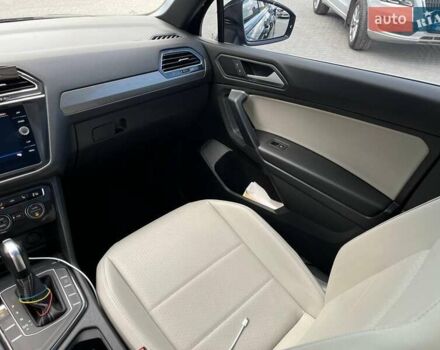 Черный Фольксваген Тигуан, объемом двигателя 2 л и пробегом 53 тыс. км за 24590 $, фото 32 на Automoto.ua