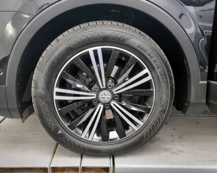 Чорний Фольксваген Тігуан, об'ємом двигуна 2 л та пробігом 51 тис. км за 21000 $, фото 5 на Automoto.ua