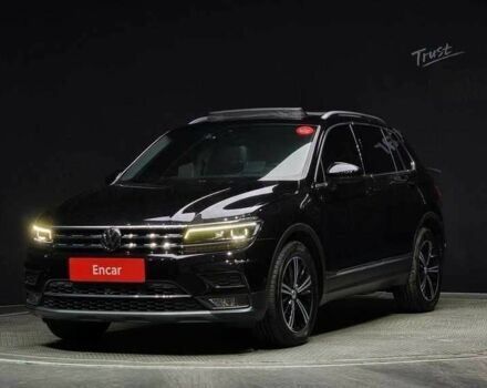 Чорний Фольксваген Тігуан, об'ємом двигуна 2 л та пробігом 51 тис. км за 21000 $, фото 1 на Automoto.ua