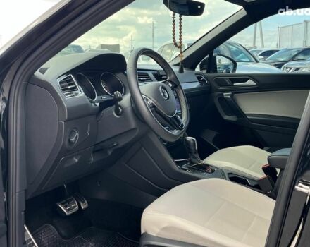 Черный Фольксваген Тигуан, объемом двигателя 2 л и пробегом 53 тыс. км за 24590 $, фото 15 на Automoto.ua