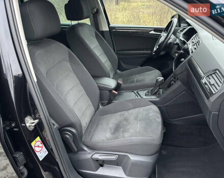 Черный Фольксваген Тигуан, объемом двигателя 2 л и пробегом 227 тыс. км за 24100 $, фото 25 на Automoto.ua